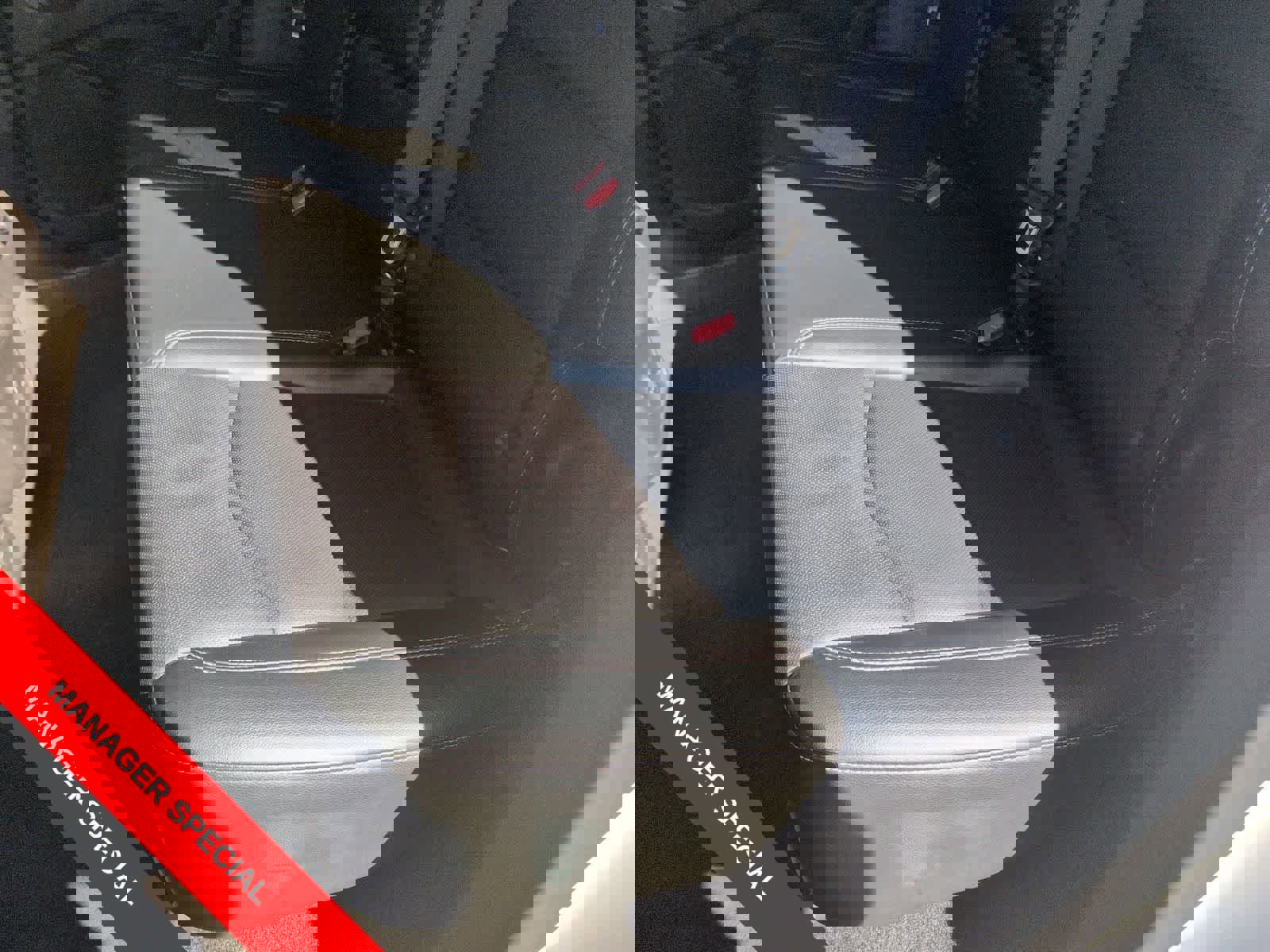 Used 2023 GMC Terrain SLT image 17