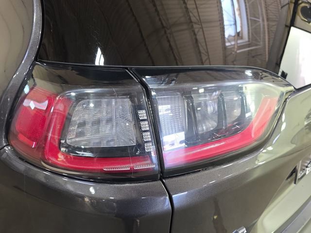 Used 2019 Jeep Cherokee Limited AWD/4WD image 35