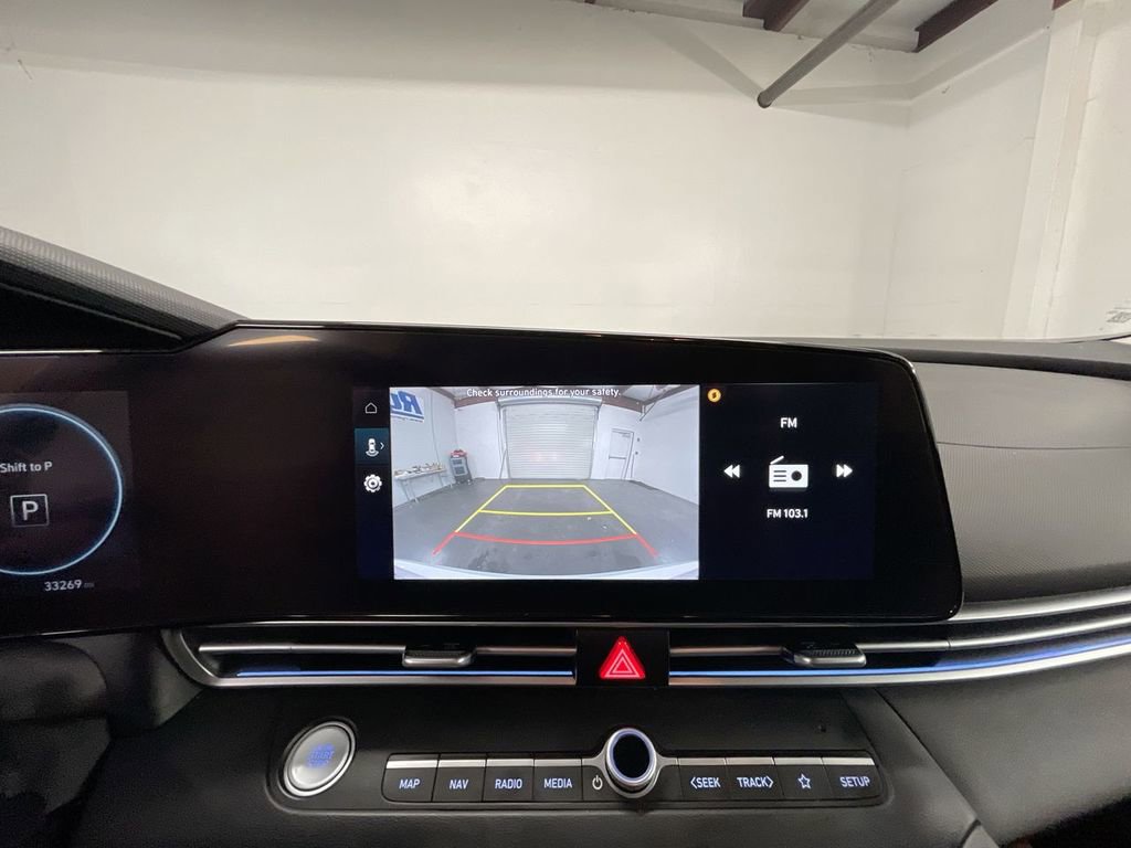 Used 2025 Hyundai Elantra SEL image 15