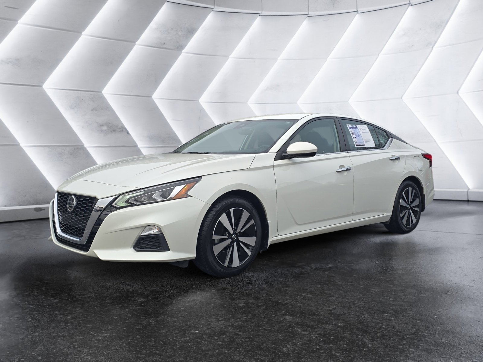 Used 2022 Nissan Altima 2.5 SV image 1