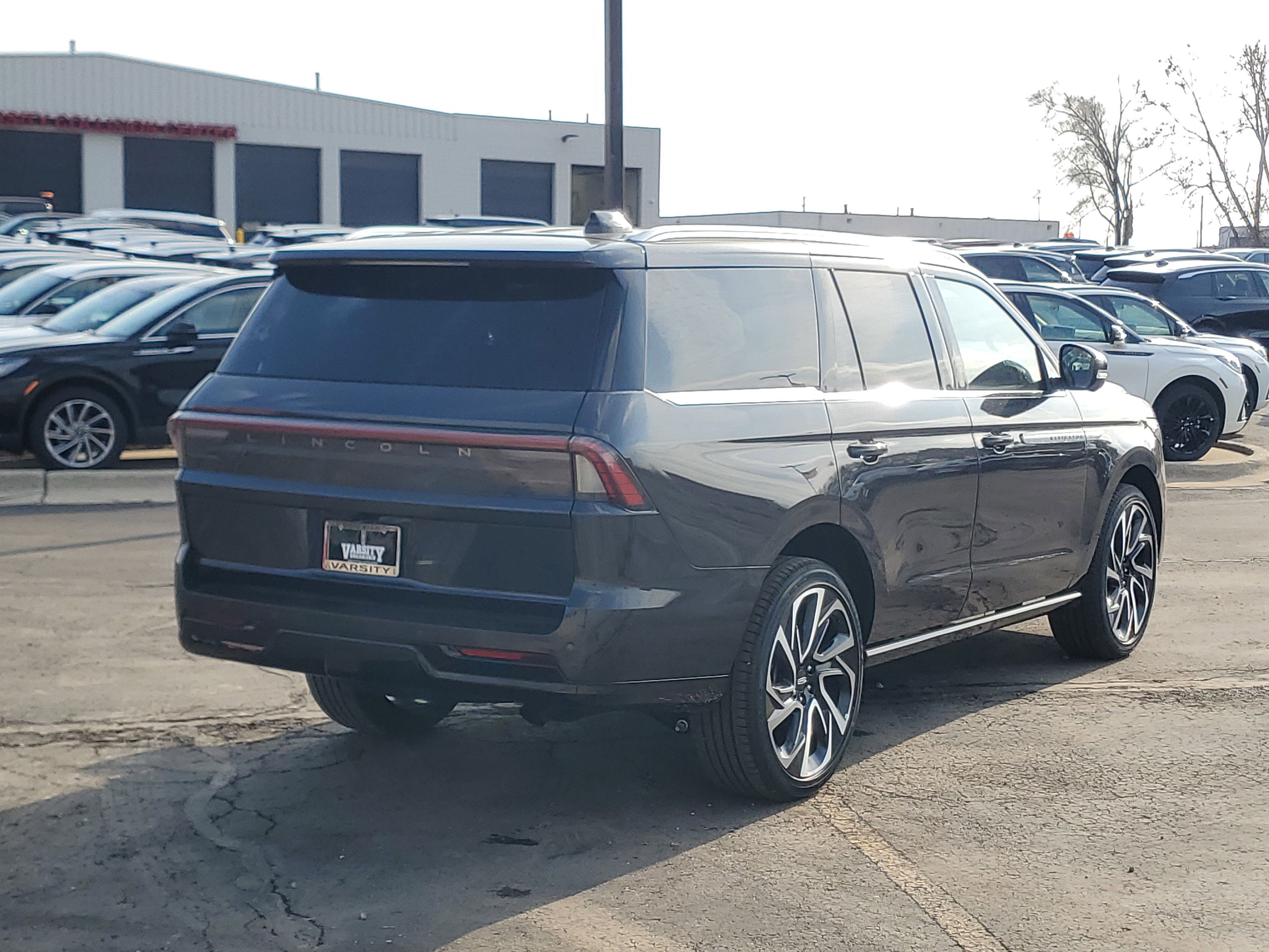 New 2026 Lincoln Navigator Reserve image 4
