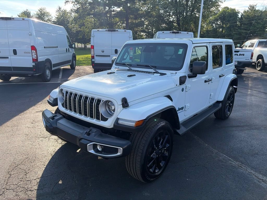 Used 2025 Jeep Wrangler Unlimited Sahara AWD/4WD image 2