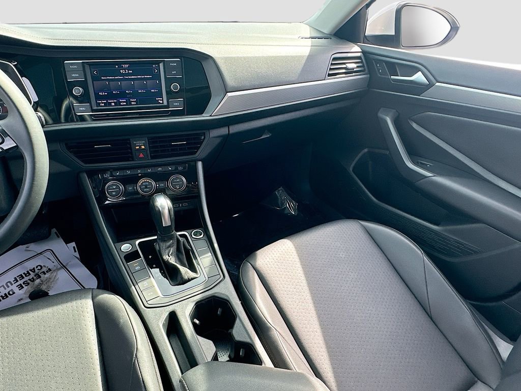 Used 2020 Volkswagen Jetta SE FWD image 23