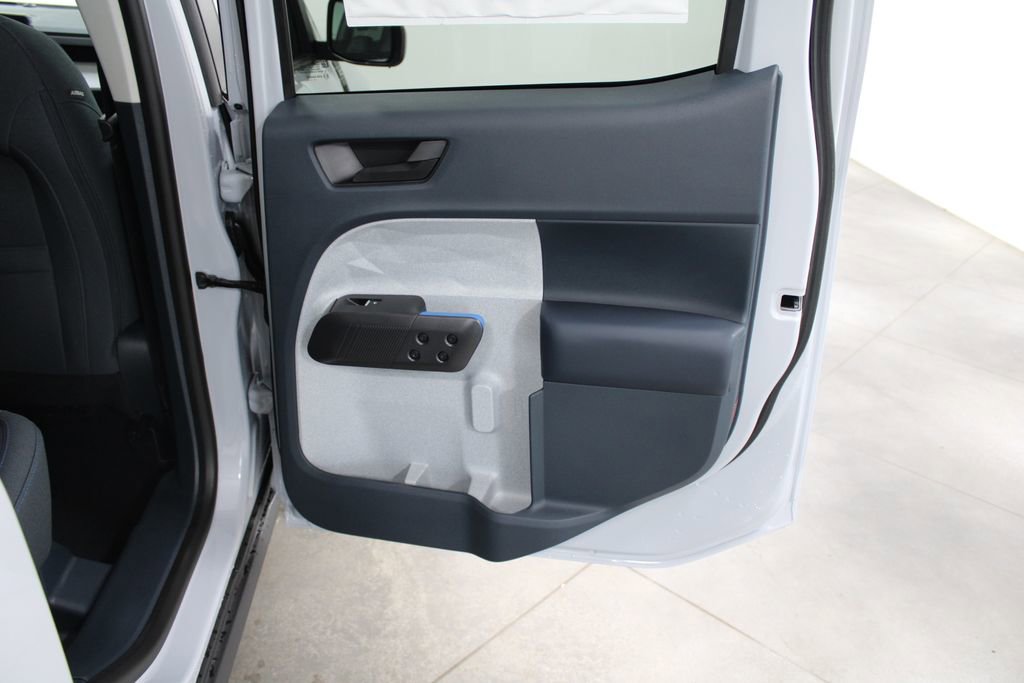 New 2025 Ford Maverick XLT image 32