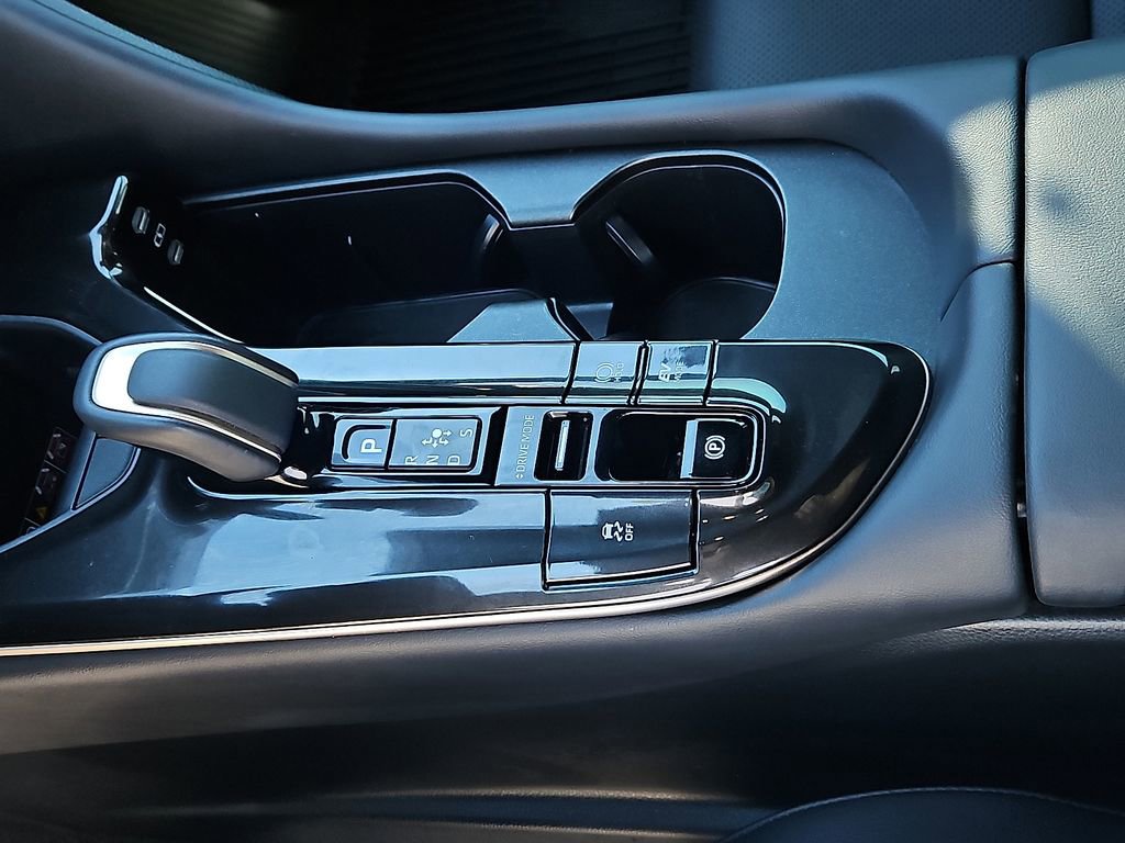 Used 2025 Toyota Crown Signia XLE image 25