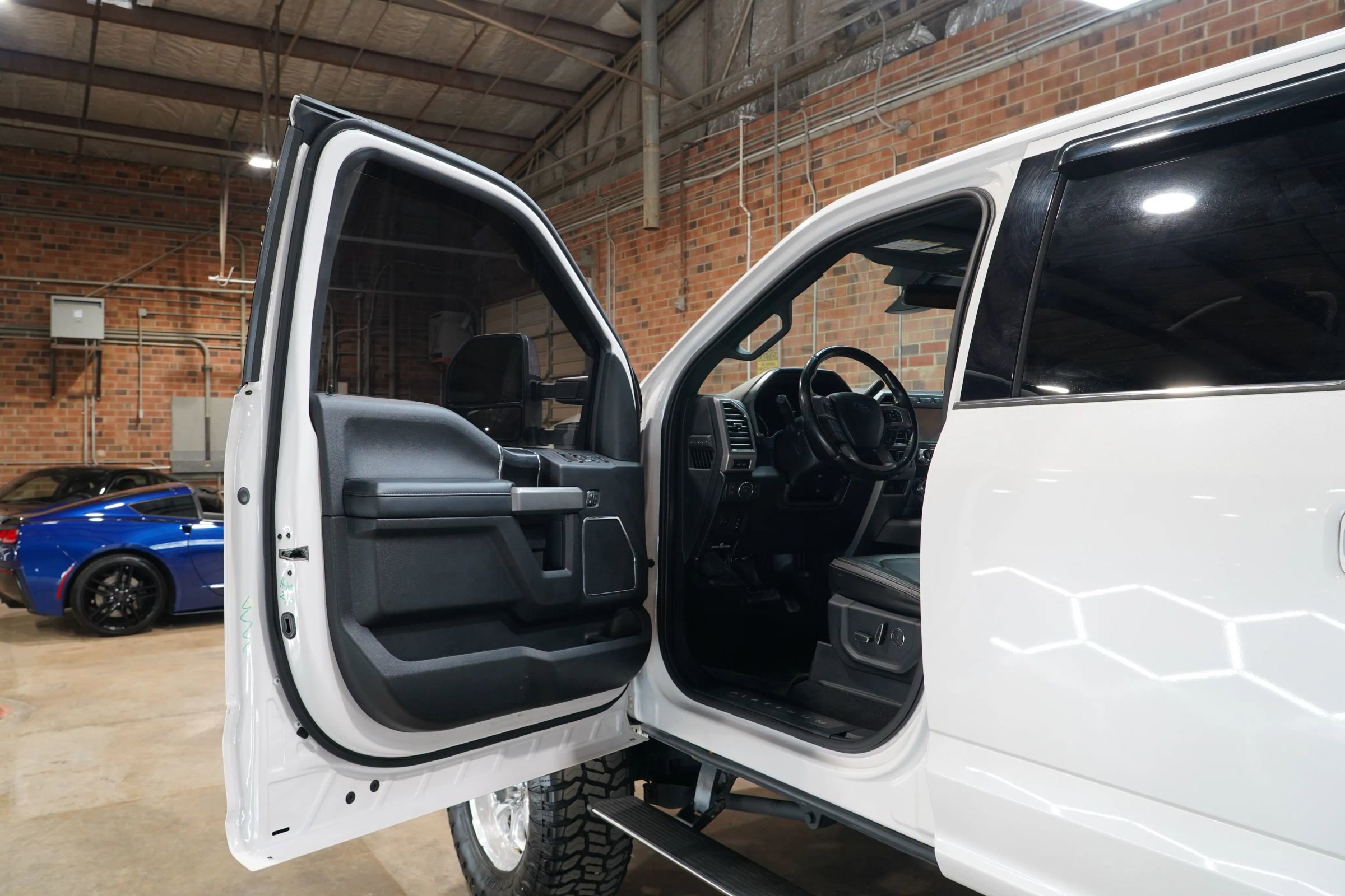 Used 2019 Ford F350 Platinum w/ Platinum Ultimate Package image 29