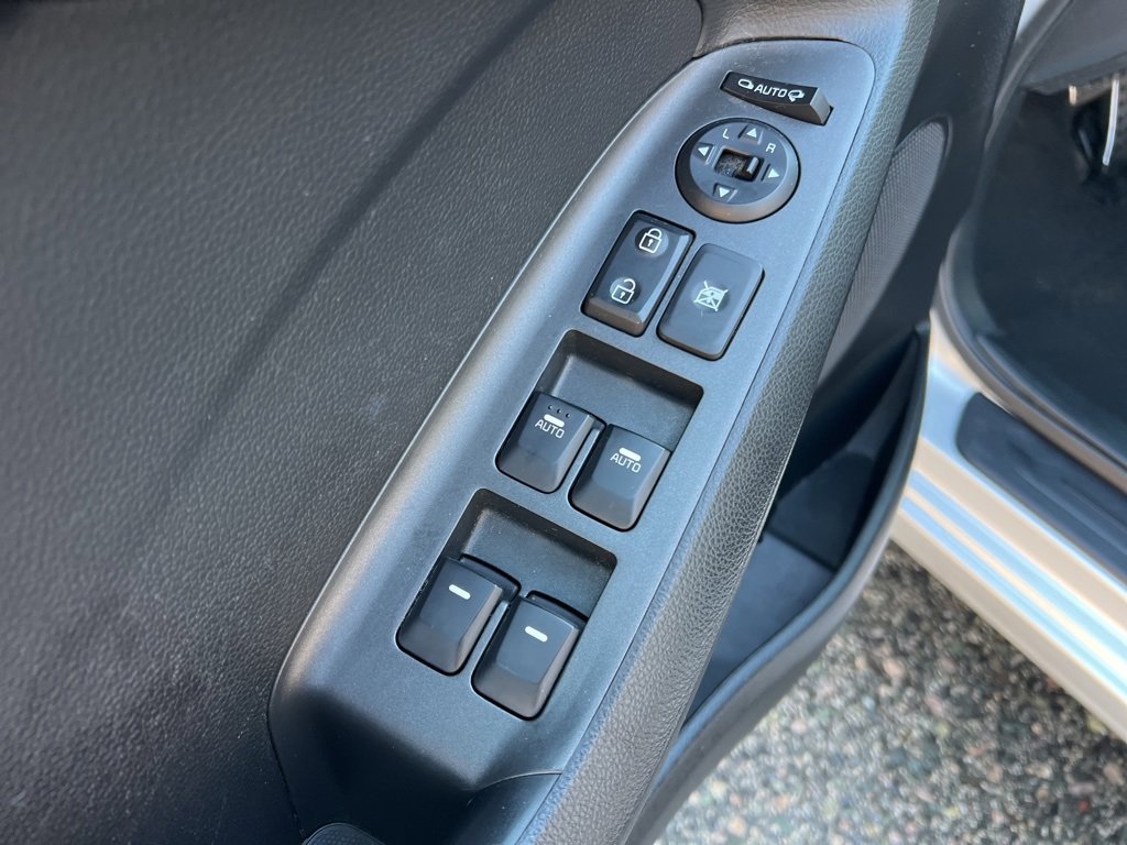 Used 2016 Kia Forte SX image 12