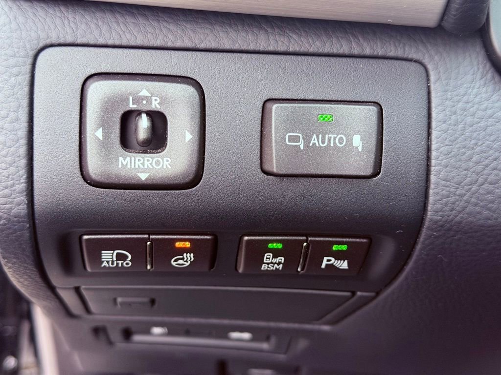 Used 2016 Lexus LS 460 image 21