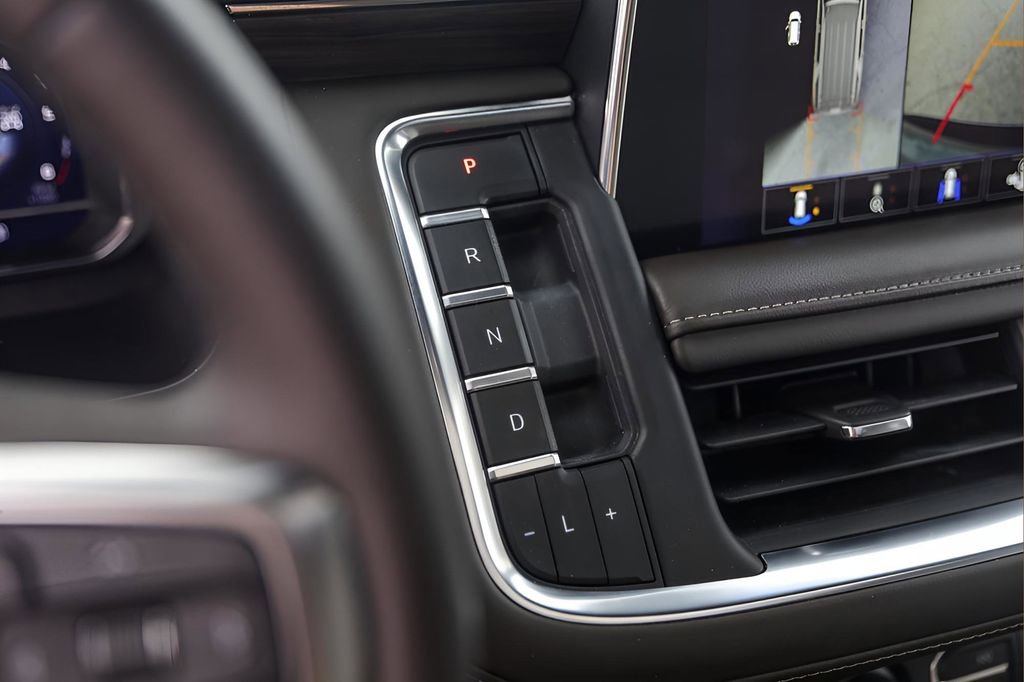 Used 2023 Chevrolet Tahoe Z71 w/ Luxury Package image 18