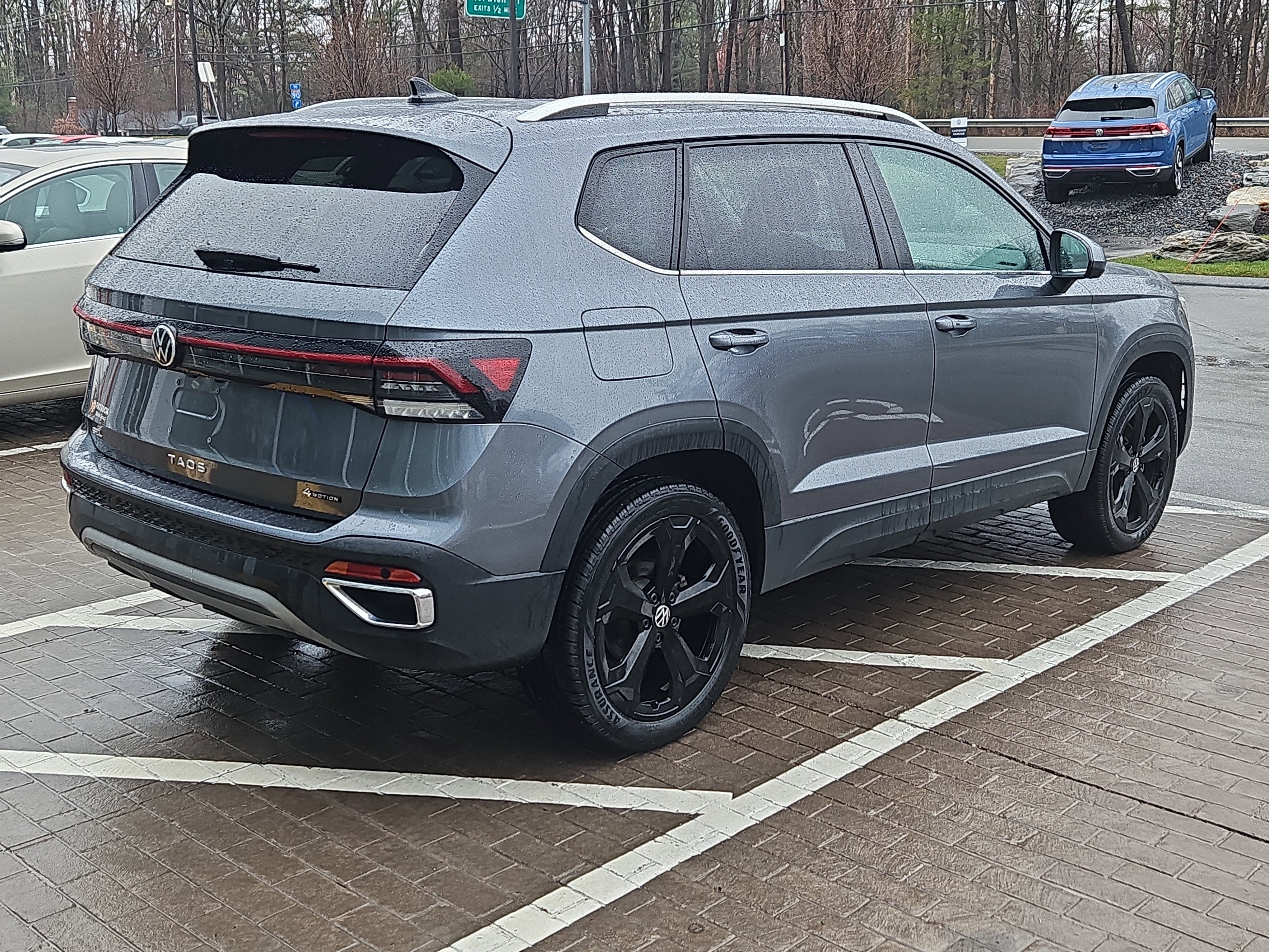 Used 2025 Volkswagen Taos SEL image 2