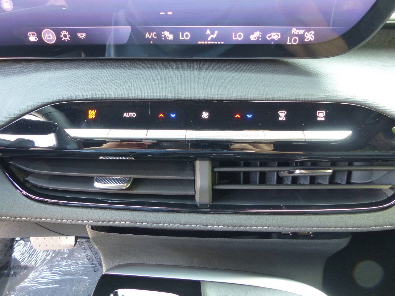 Used 2025 Buick Enclave Sport Touring w/ Super Cruise Package AWD/4WD image 43