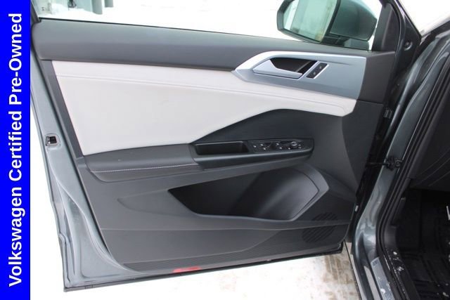 Used 2025 Volkswagen Taos SE image 15