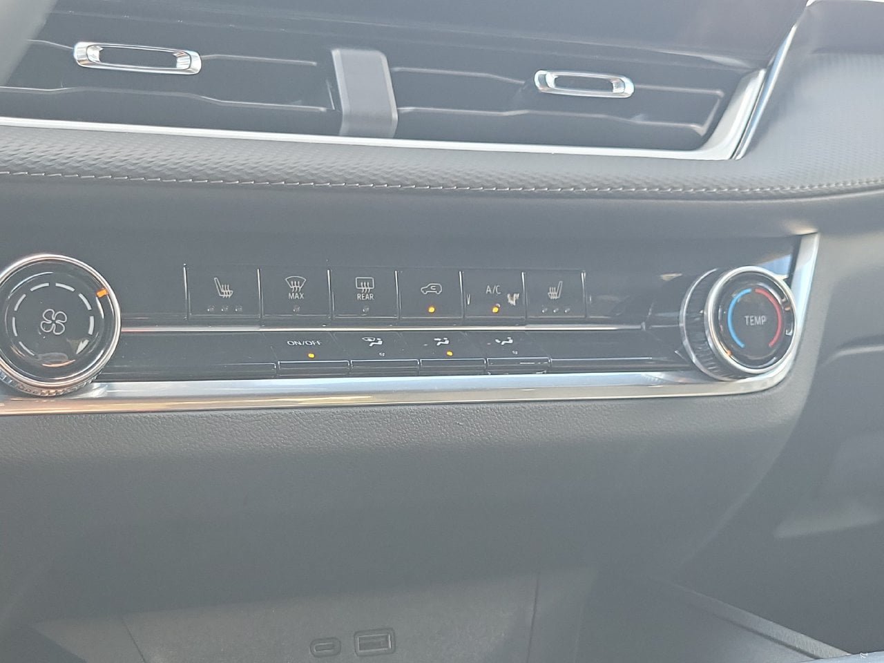 Used 2025 Chevrolet Equinox LT FWD image 24