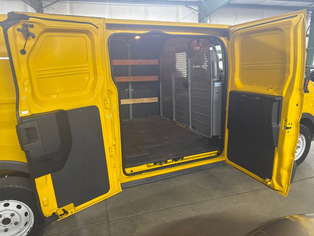 Used 2015 Ford Transit 250 T-250 RWD image 3