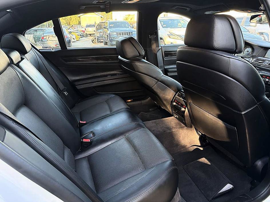 Used 2012 BMW 750Li RWD image 17