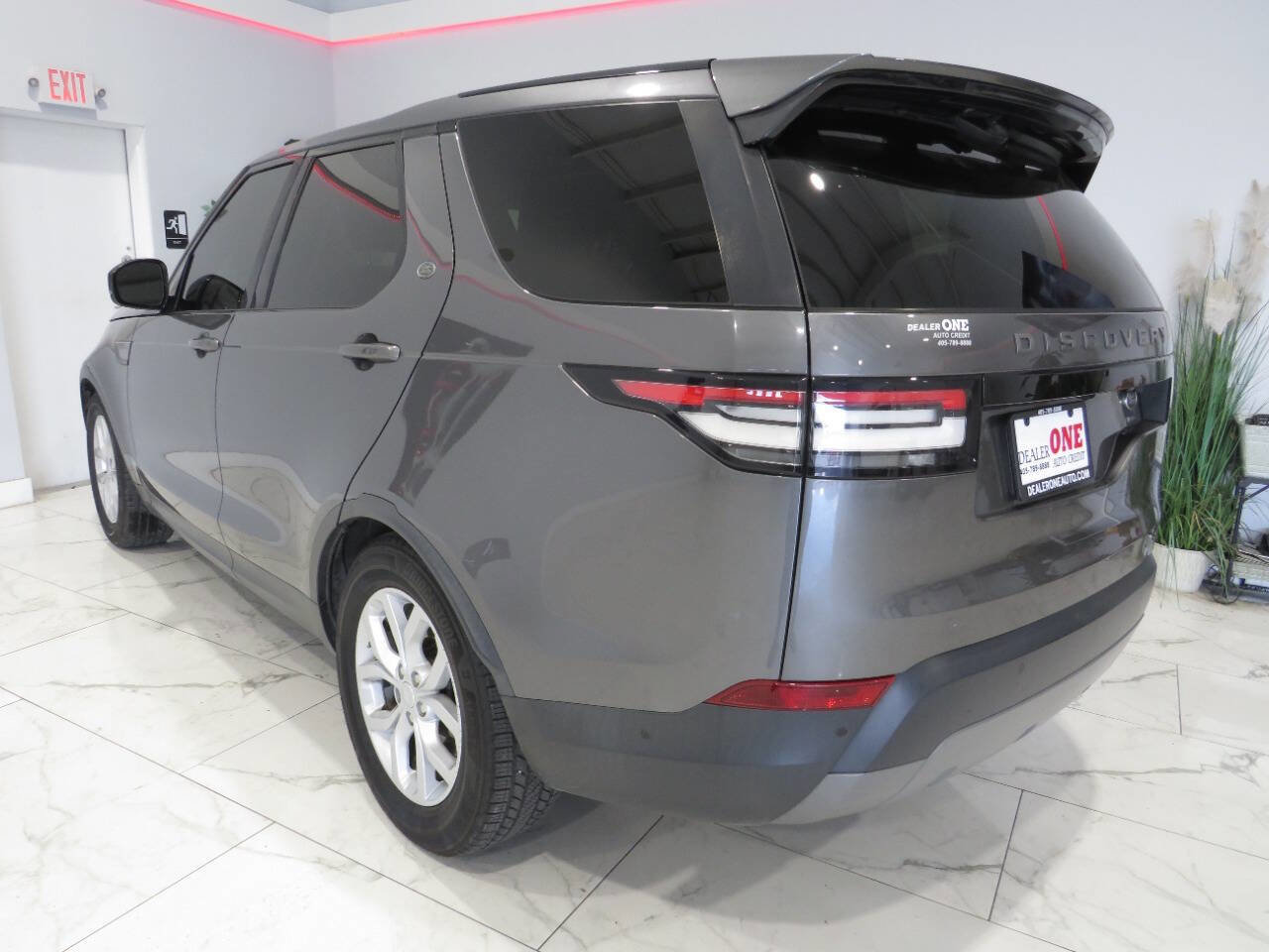 Used 2018 Land Rover Discovery SE AWD/4WD image 6