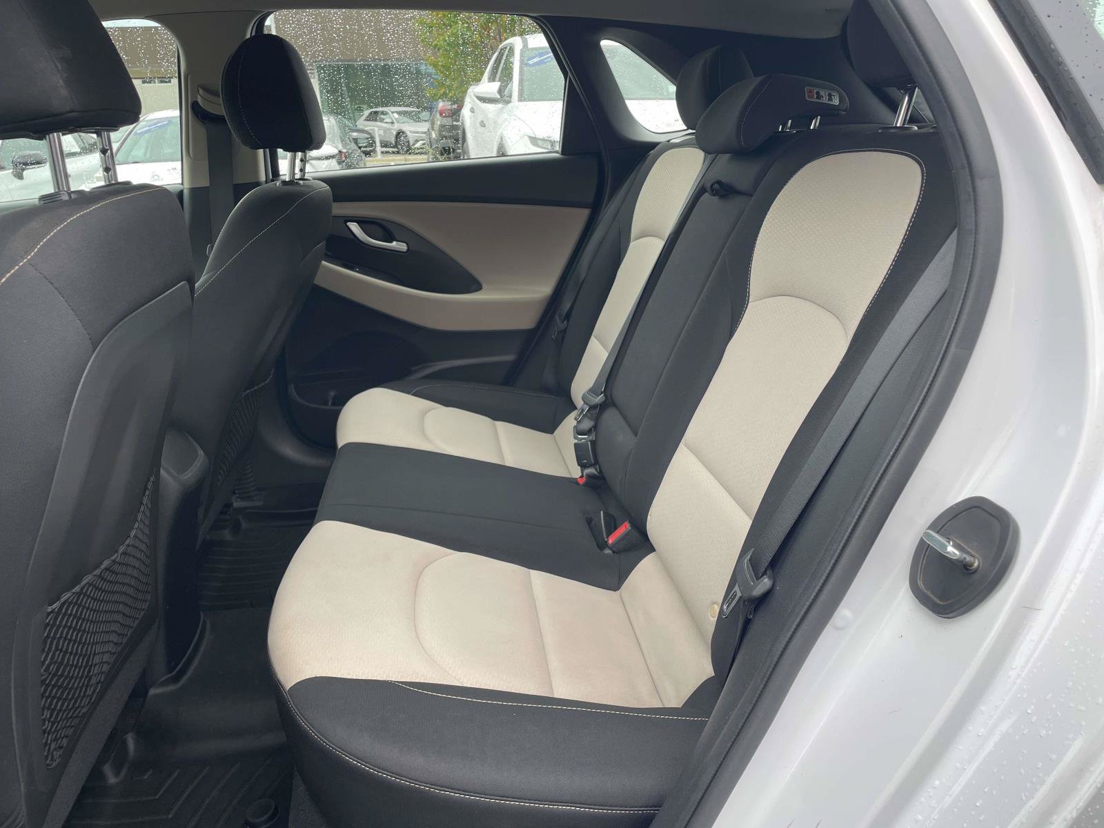 Used 2020 Hyundai Elantra GT FWD image 3