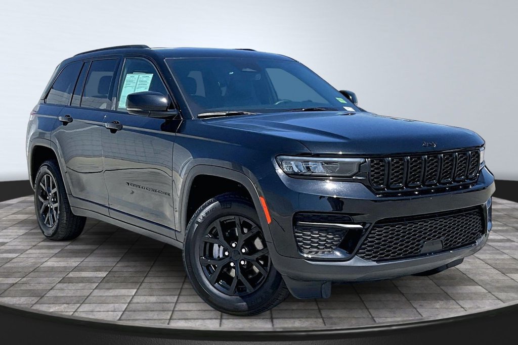 Used 2024 Jeep Grand Cherokee Altitude AWD/4WD image 37