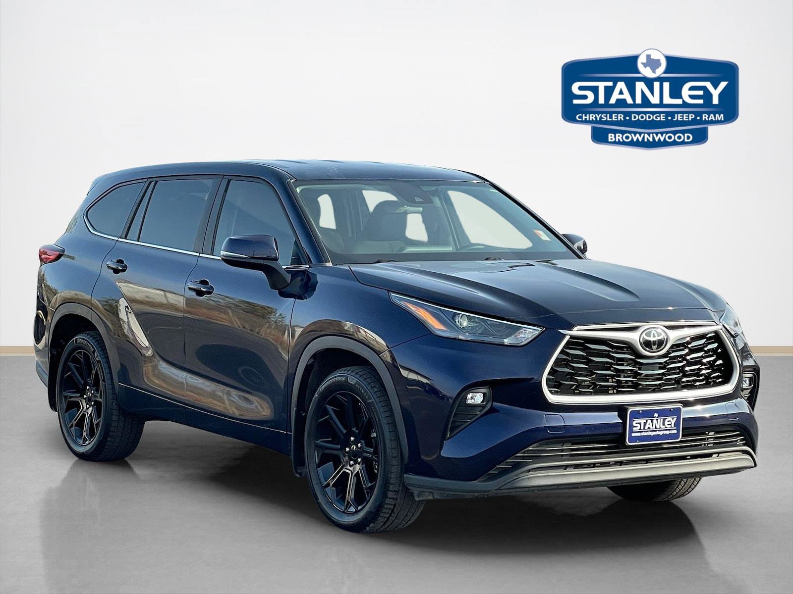 Used 2023 Toyota Highlander LE