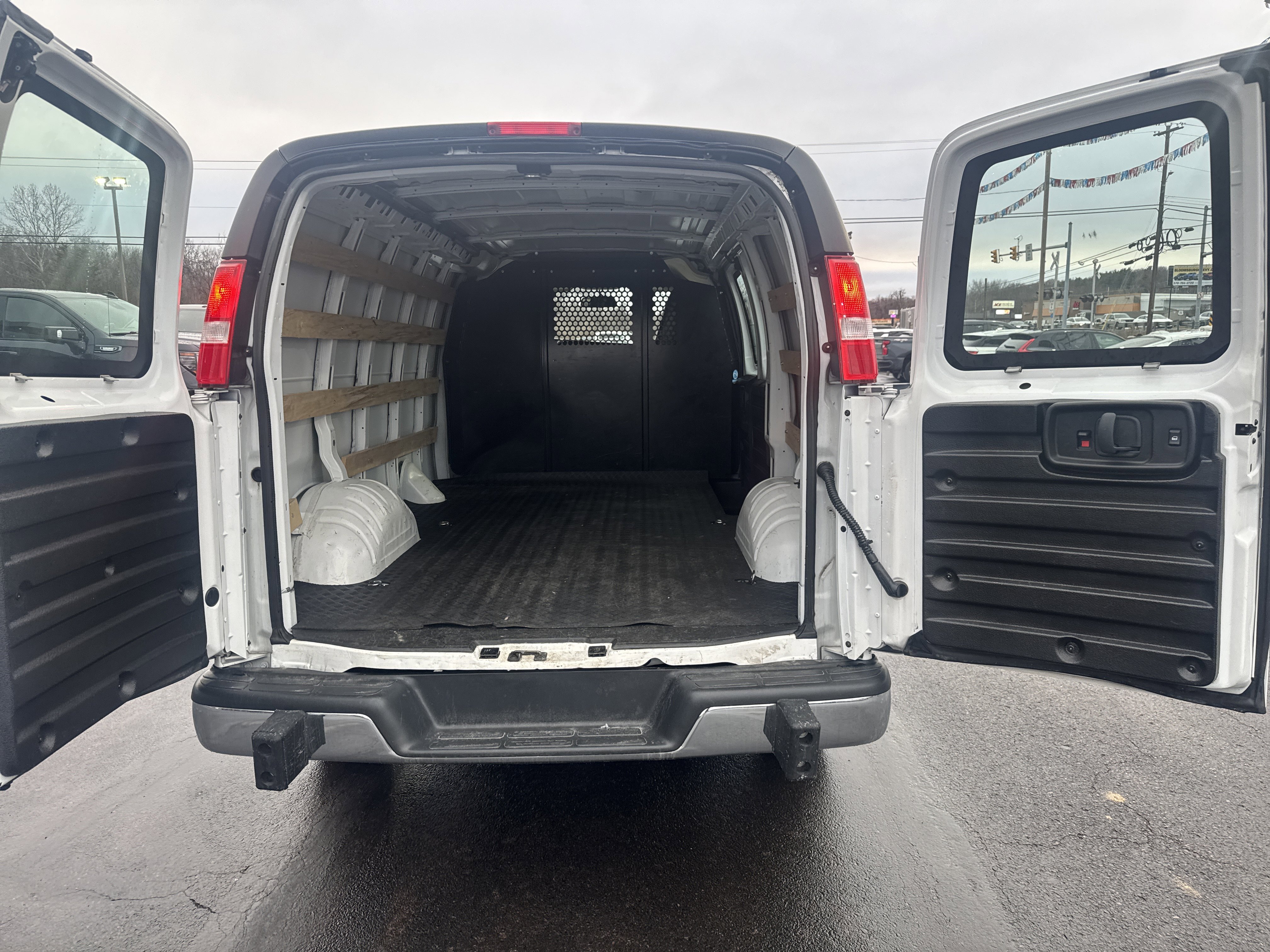 Used 2022 Chevrolet Express 2500 Work Van Full-size Cargo Van w/ Driver Convenience Package video 5