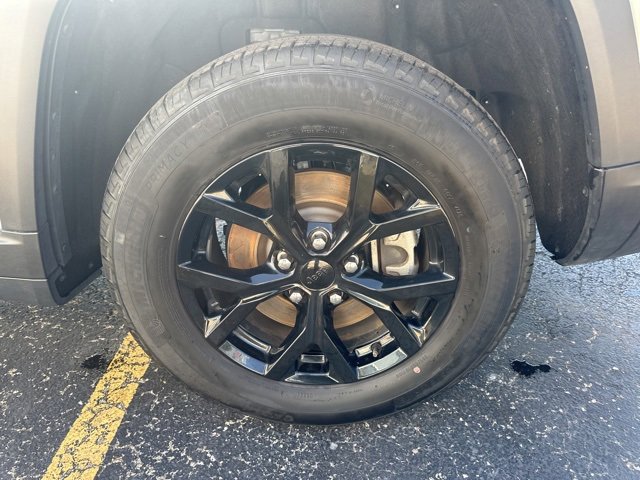 Used 2024 Jeep Grand Cherokee L Laredo image 33