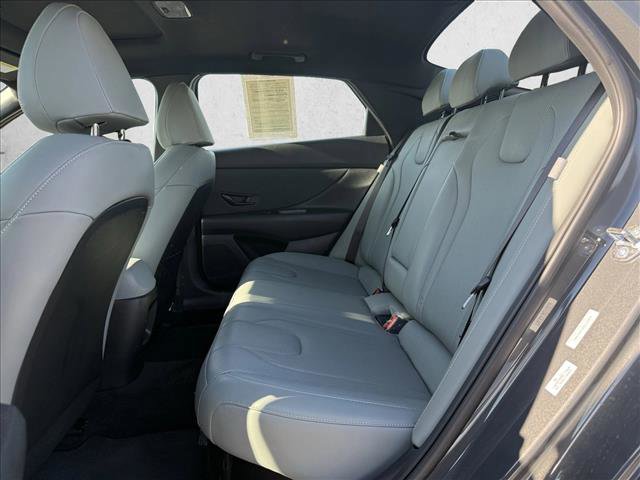 Certified 2025 Hyundai Elantra Limited image 18