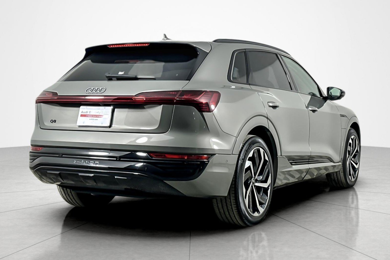Used 2024 Audi Q8 e-tron Premium Plus w/ Premium Plus Package AWD/4WD image 5