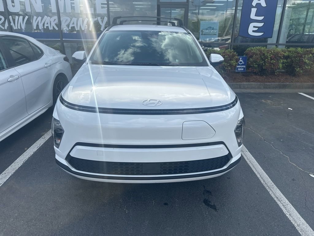 Used 2024 Hyundai Kona SEL FWD image 2