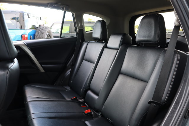 Used 2014 Toyota RAV4 Limited w/ Technology Package AWD/4WD image 29