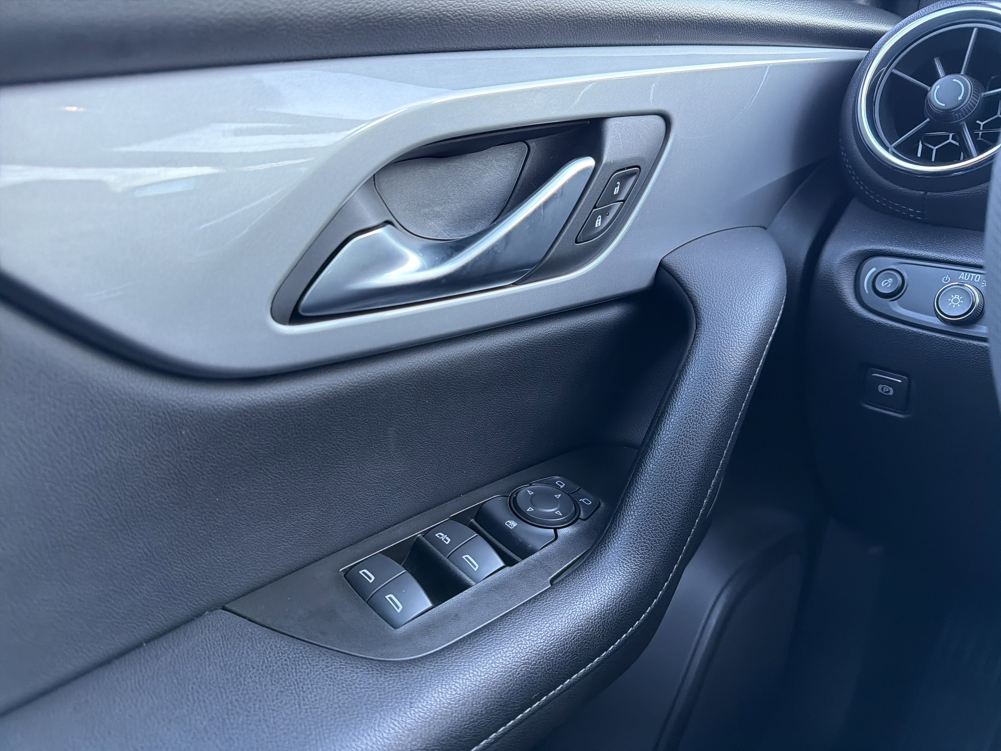 Certified 2022 Chevrolet Blazer LT image 24