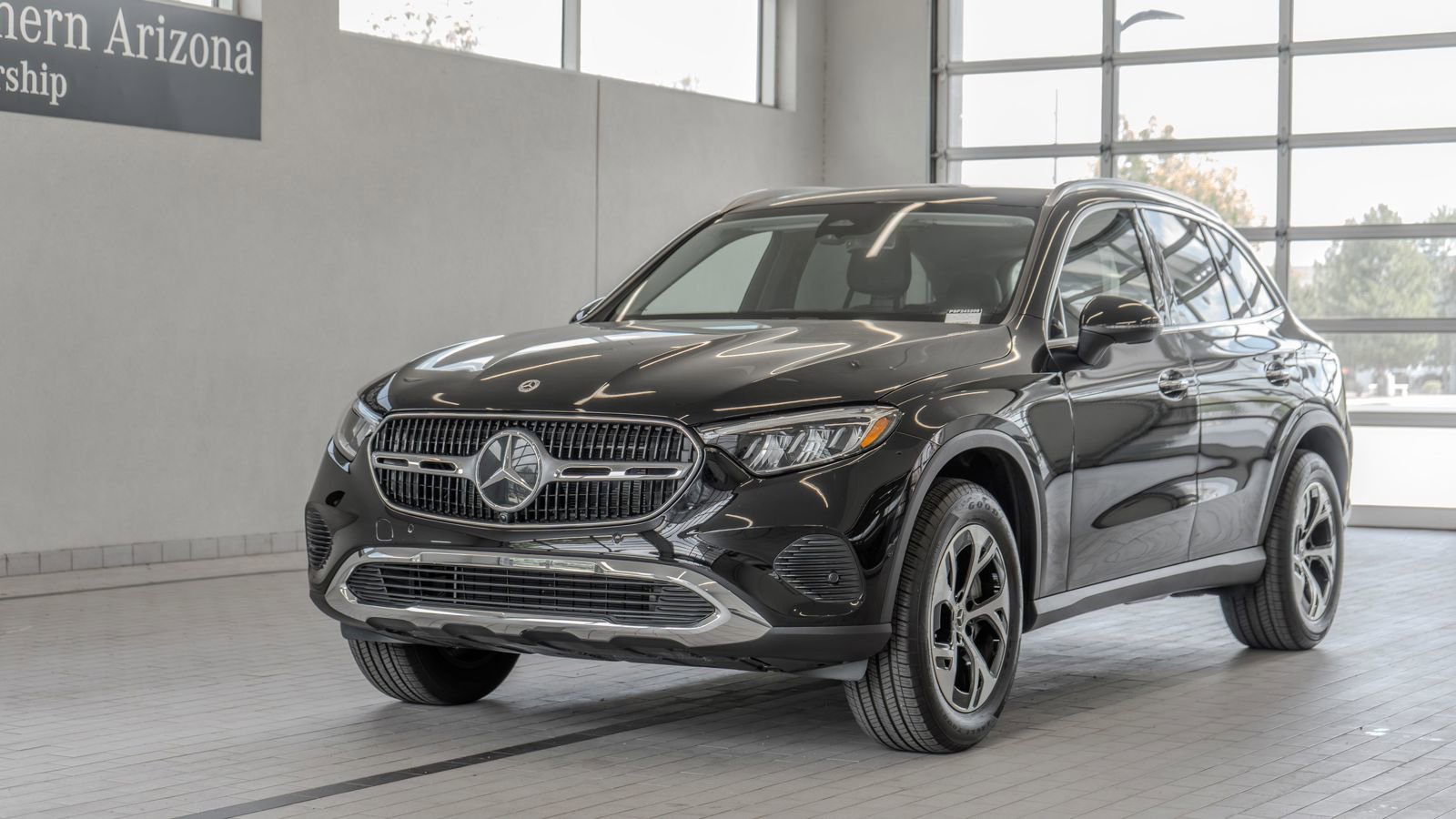 Used 2025 Mercedes-Benz GLC 350e 4MATIC image 25