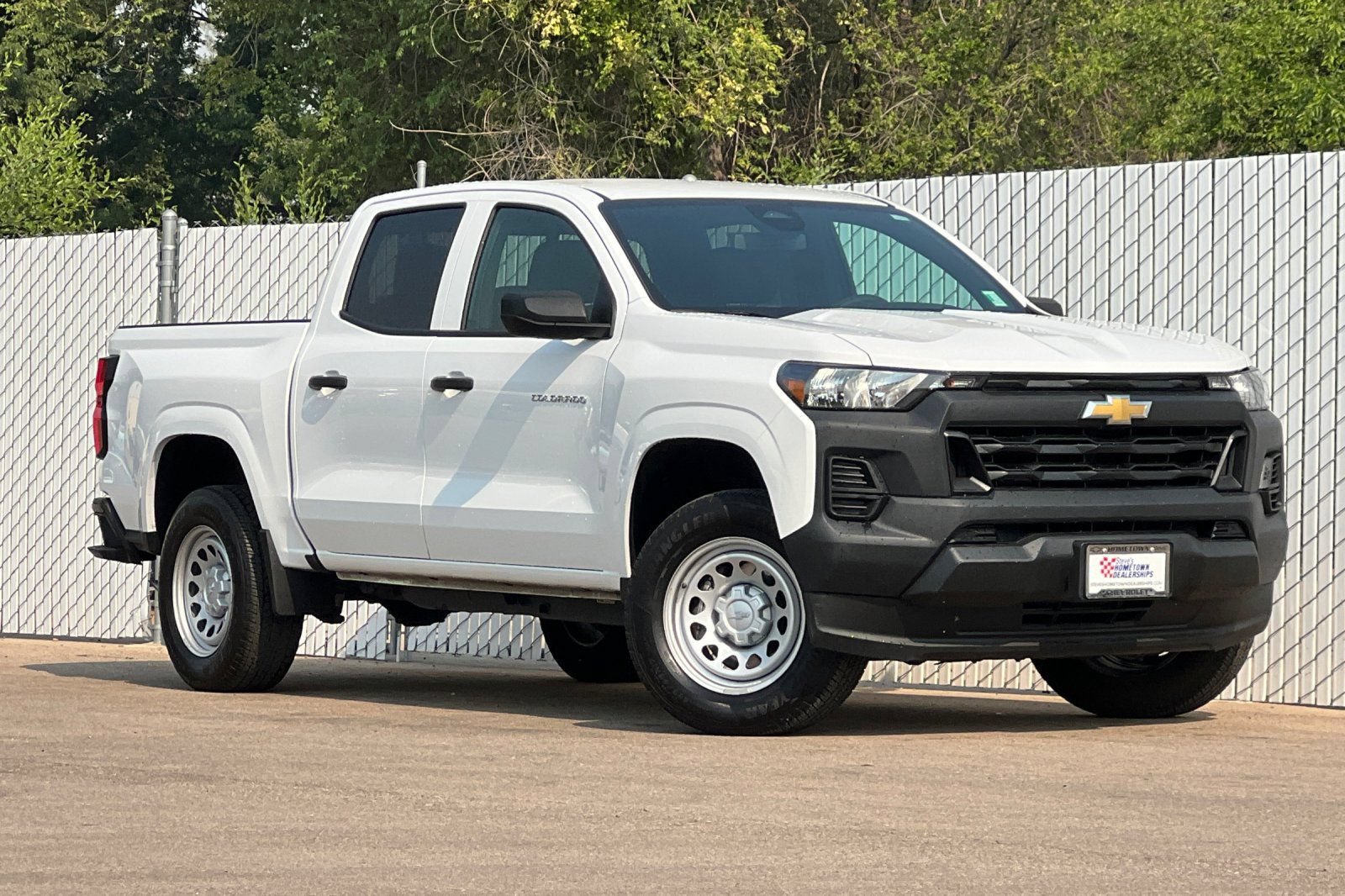Used 2024 Chevrolet Colorado W/T RWD image 2