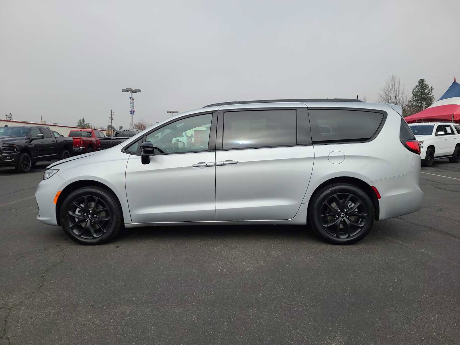New 2026 Chrysler Pacifica Select w/ S Appearance Package image 11