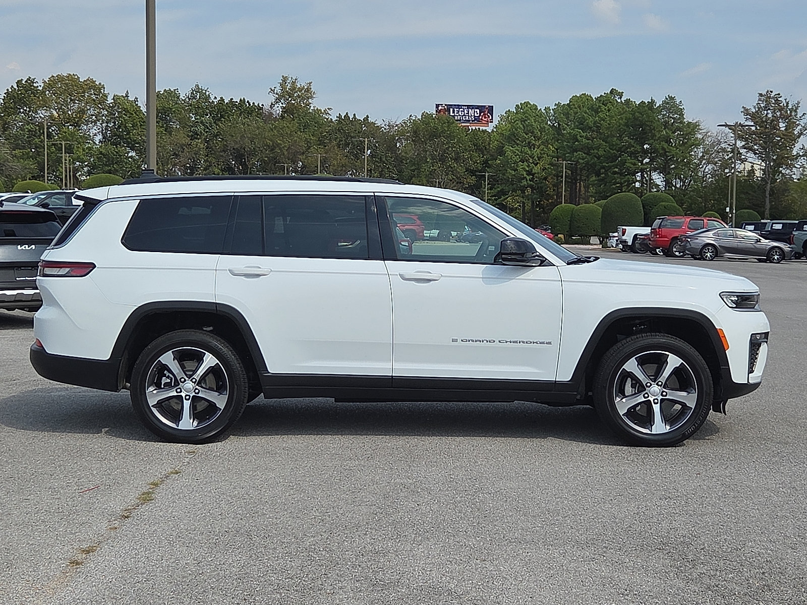 Used 2026 Jeep Grand Cherokee L Limited w/ Trailer Tow Package AWD/4WD image 6