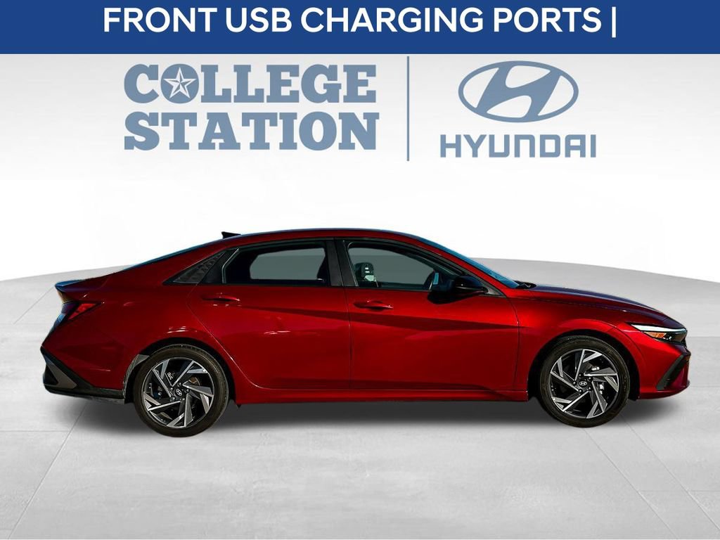 Used 2025 Hyundai Elantra Sport FWD image 11