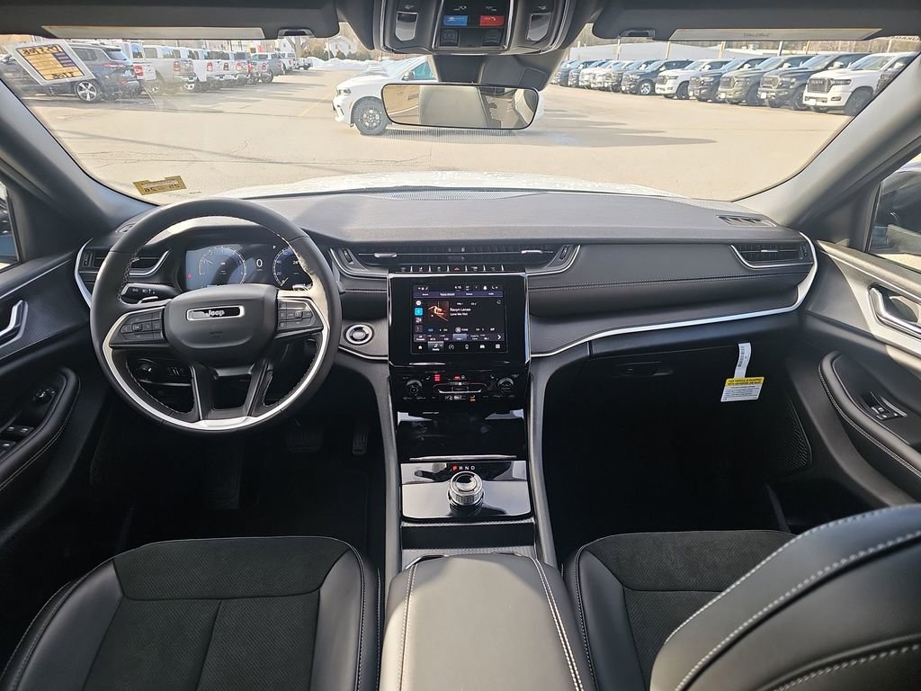 New 2025 Jeep Grand Cherokee L Altitude image 13