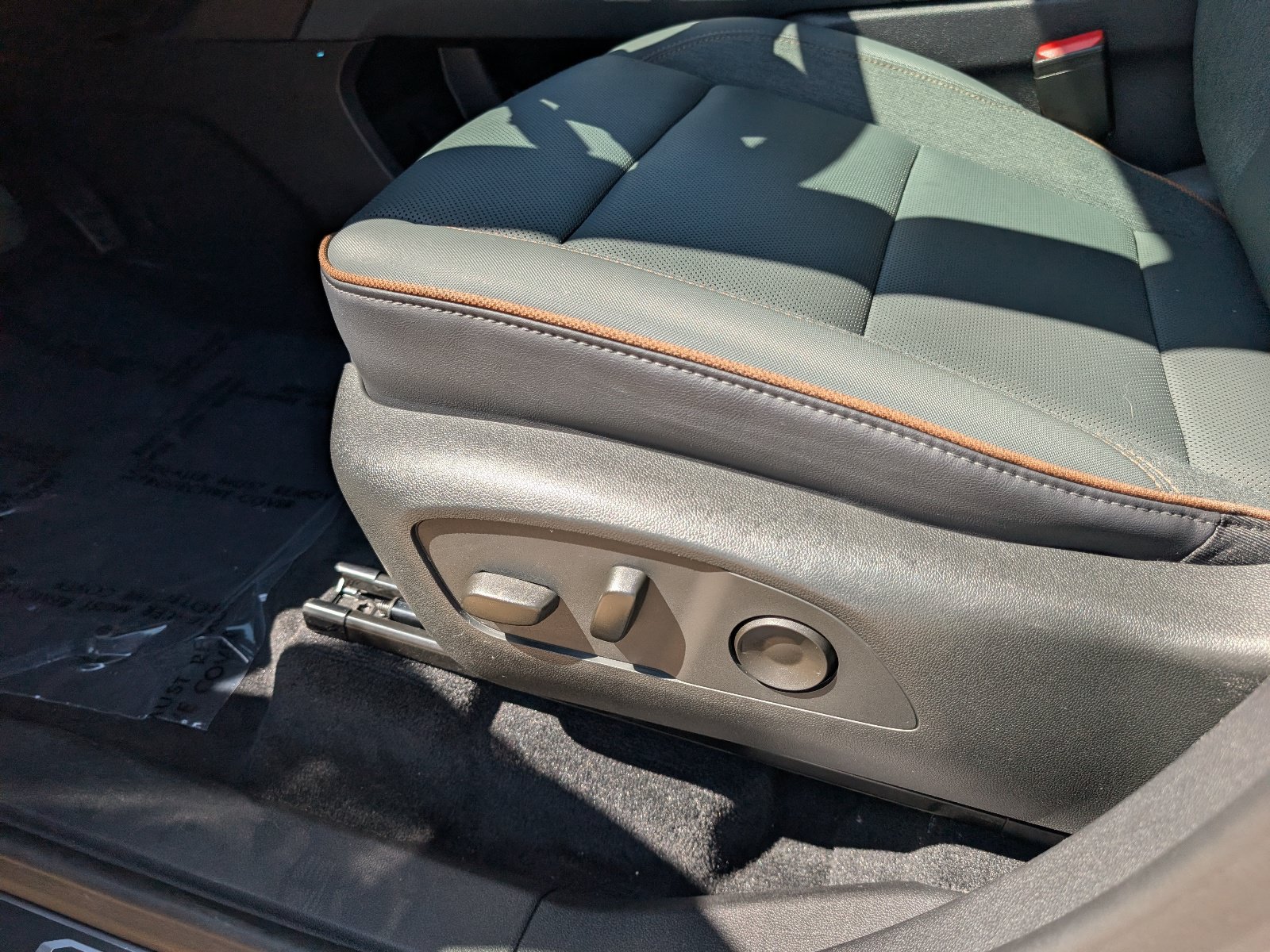 Used 2025 GMC Acadia AT4 AWD/4WD image 23