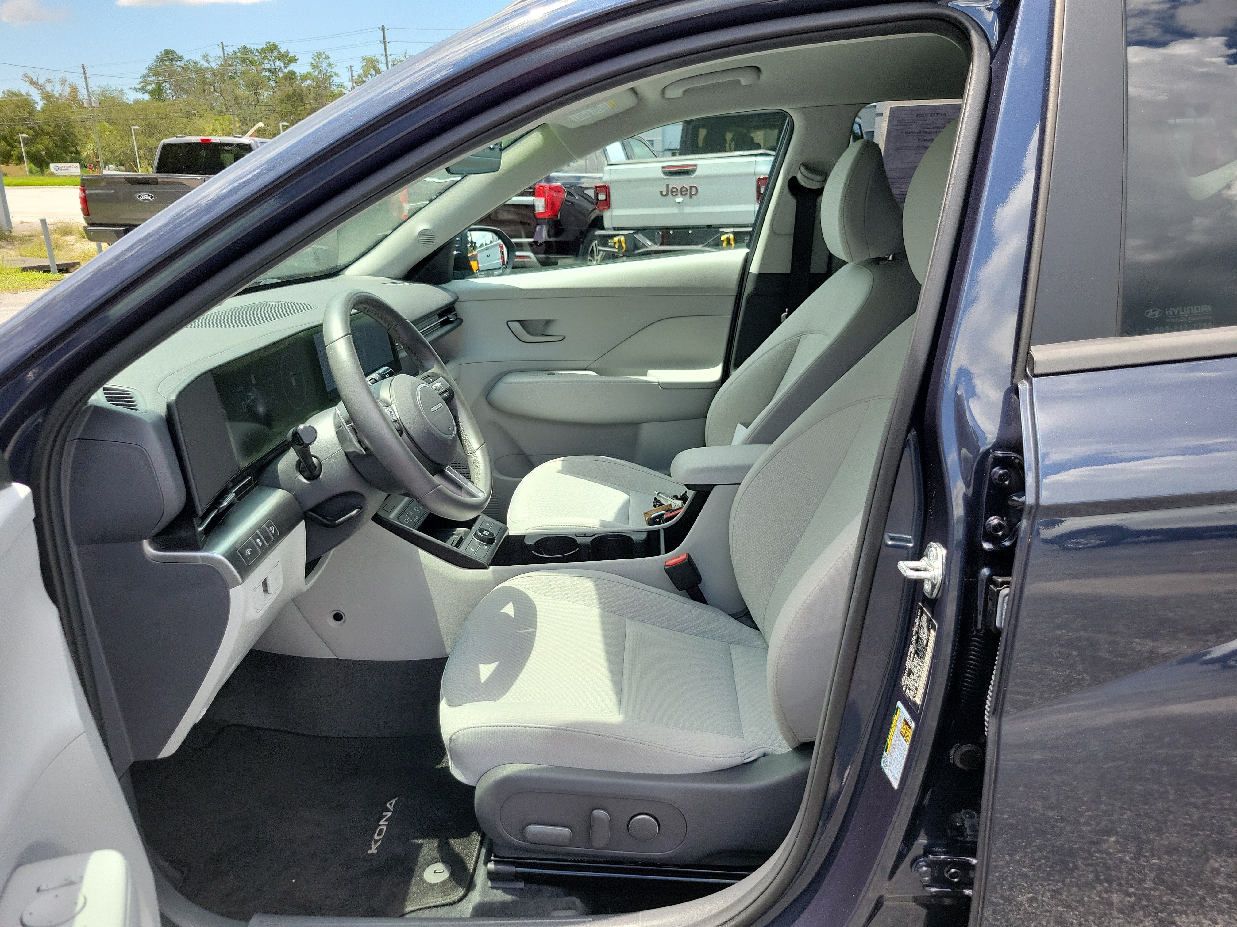 Used 2025 Hyundai Kona SEL FWD image 19