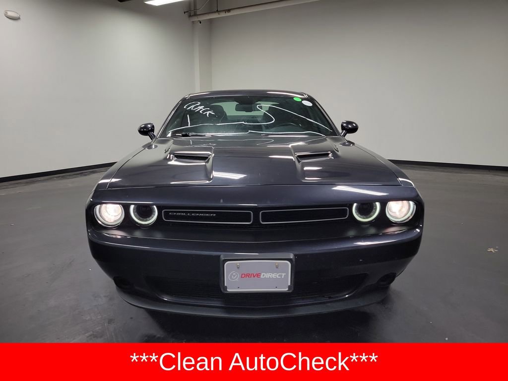 Used 2019 Dodge Challenger SXT image 2