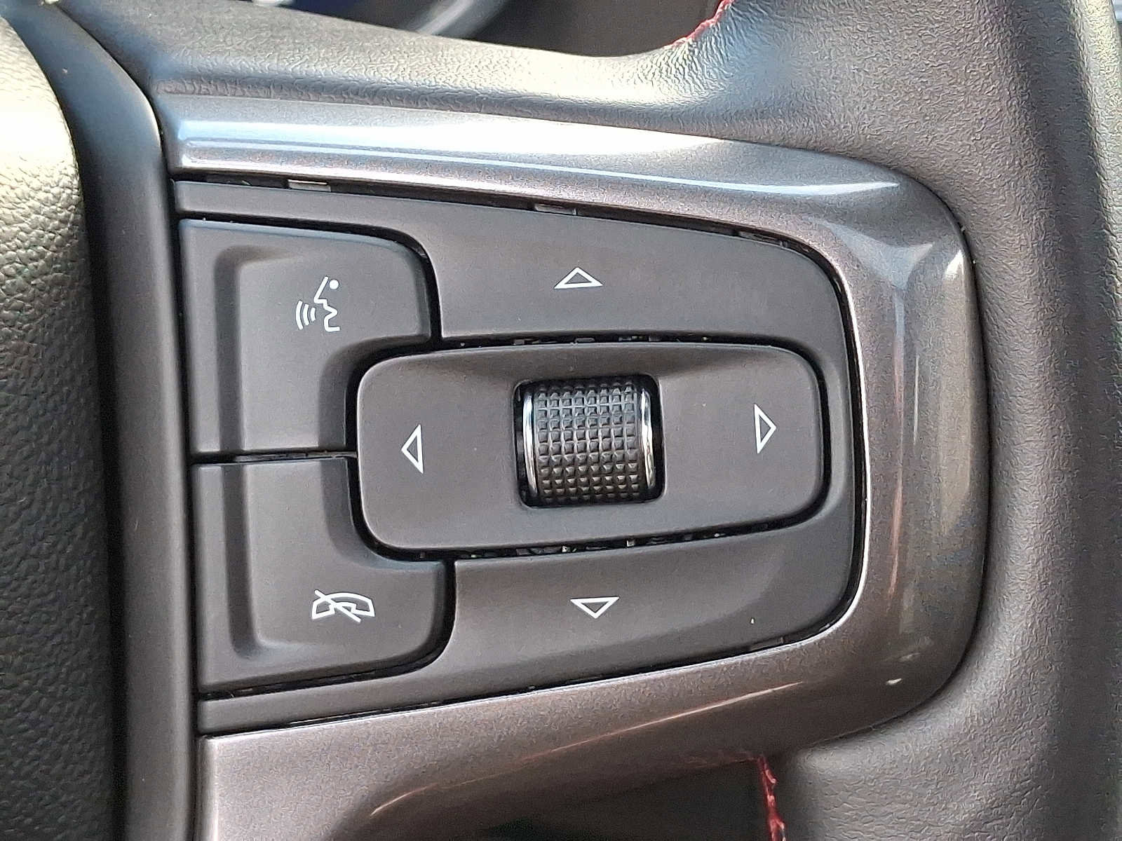 Used 2022 Chevrolet Tahoe RST w/ Luxury Package image 25