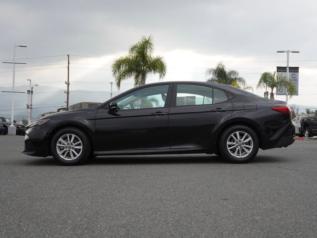 Used 2025 Toyota Camry LE image 7