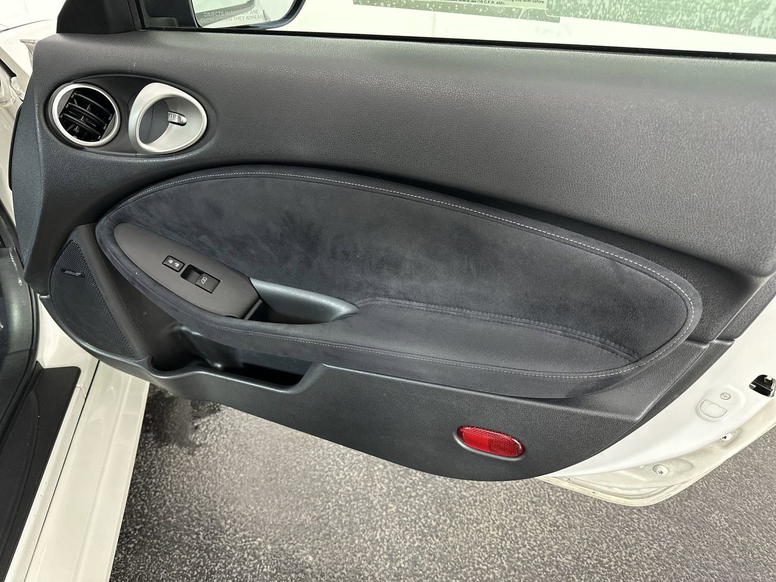 Used 2009 Nissan 370Z Touring RWD image 29