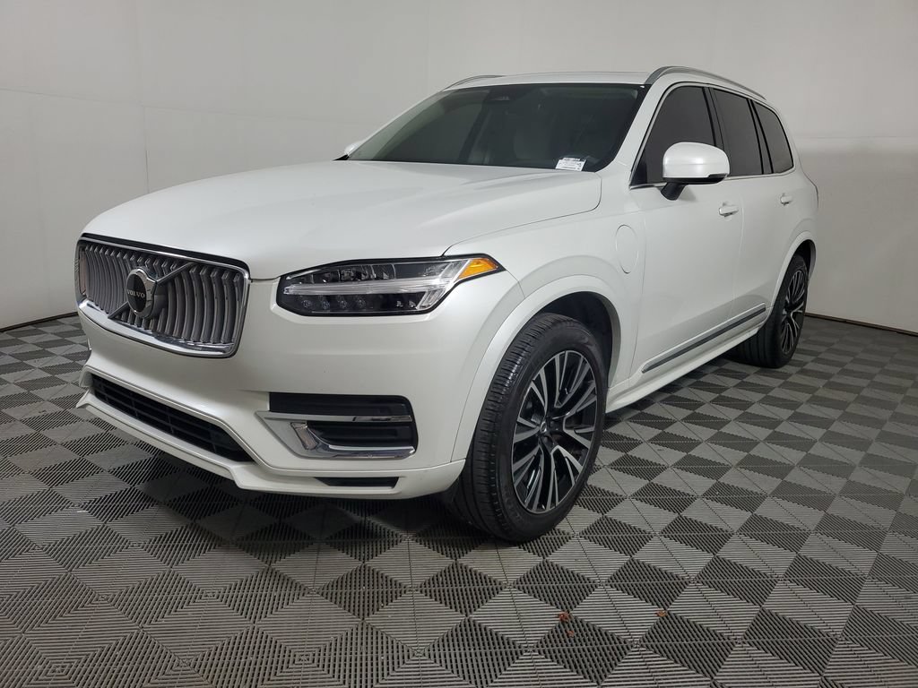 Certified 2025 Volvo XC90 T8 Core AWD/4WD image 4