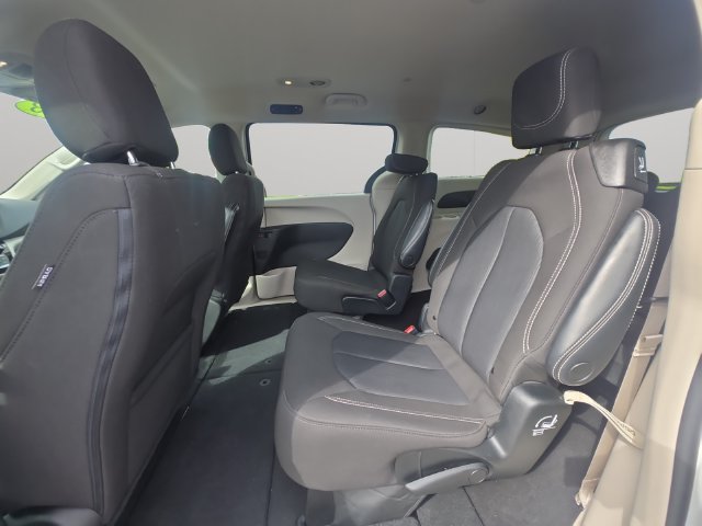 Used 2023 Chrysler Voyager LX FWD image 12