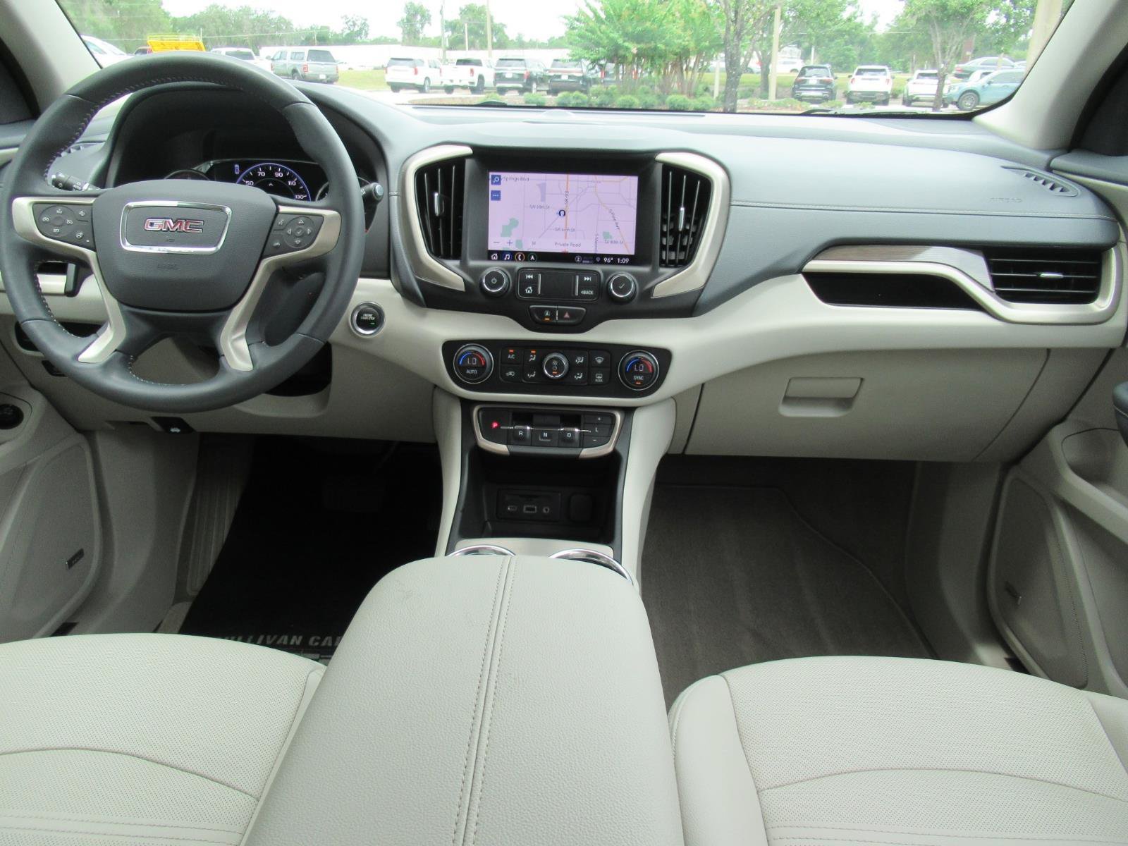 Used 2022 GMC Terrain Denali w/ Denali Premium Package AWD/4WD image 11
