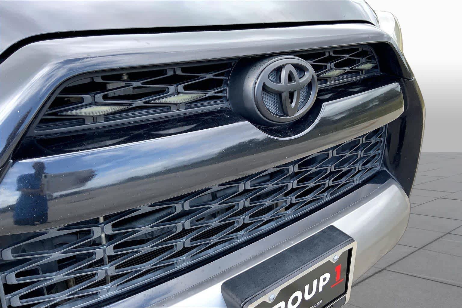 Used 2019 Toyota 4Runner TRD Off-Road Premium AWD/4WD image 29