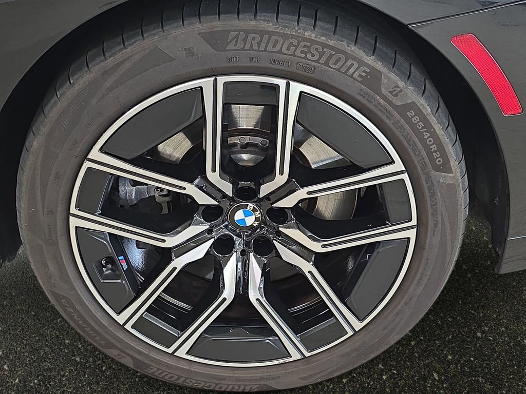 Certified 2023 BMW 760i xDrive image 32