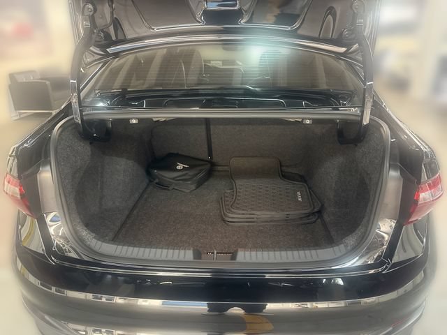 Certified 2023 Volkswagen Jetta SE FWD image 21