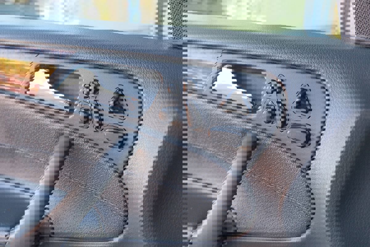 Used 2002 Mercedes-Benz C 320 Sedan image 11