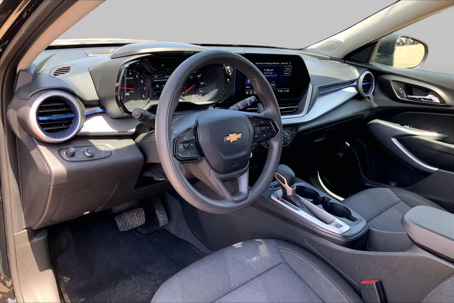 Used 2025 Chevrolet Trax LS FWD image 18